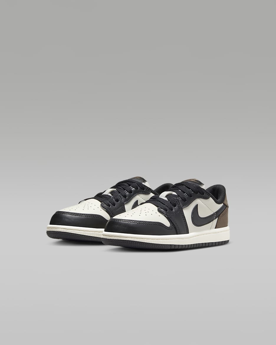 Jordan 1 Retro Low Mocha Little Kids Shoes. Nike